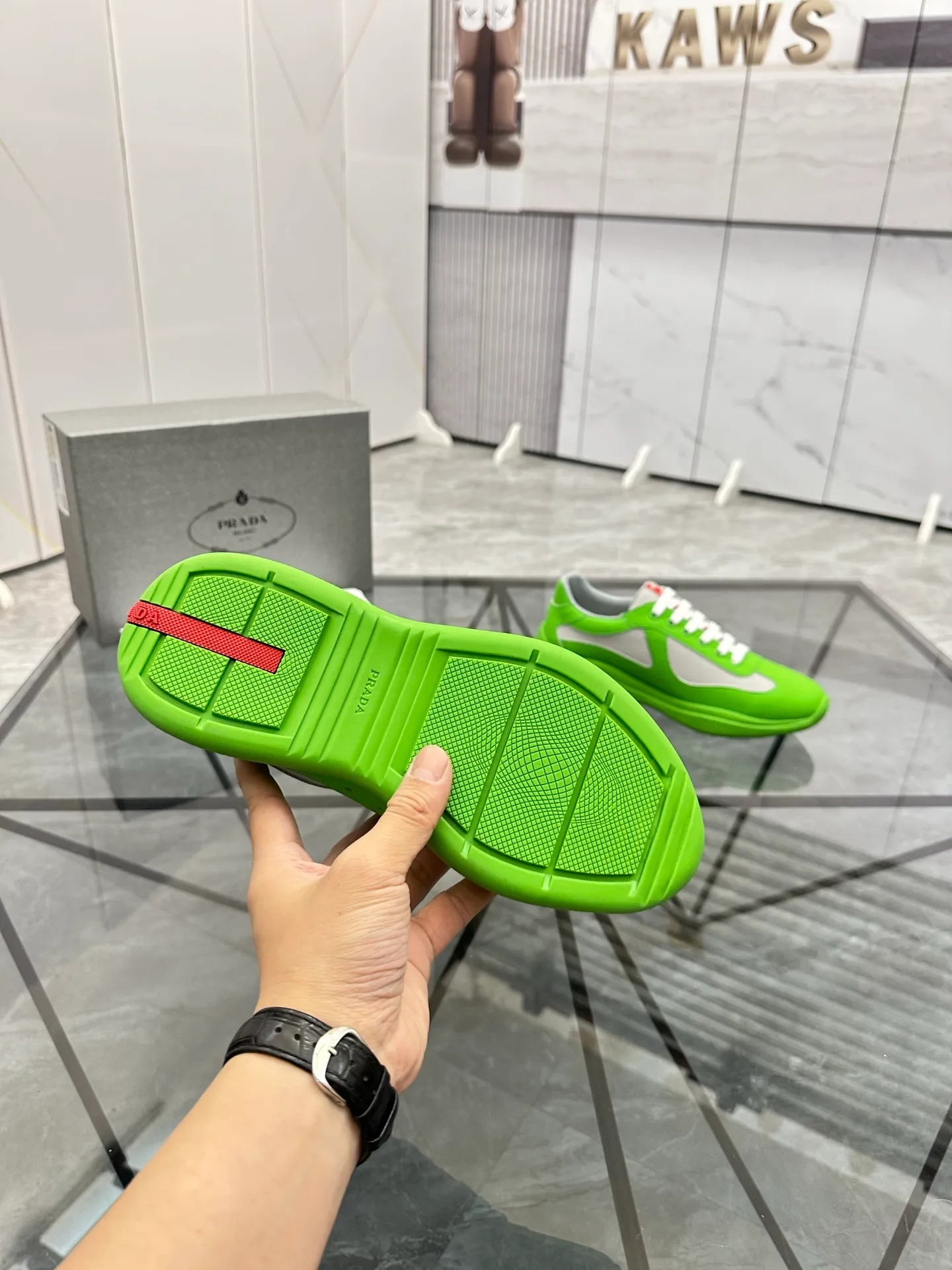 Men's shoes: 💰P360¥ Product trademark: Prada *"Prada*" low-top casual shoes Regular size: 35-47 (can be customized to 48) couple style Product materials: imported silk leather upper, breathable lining, original outsole. Number: 943
